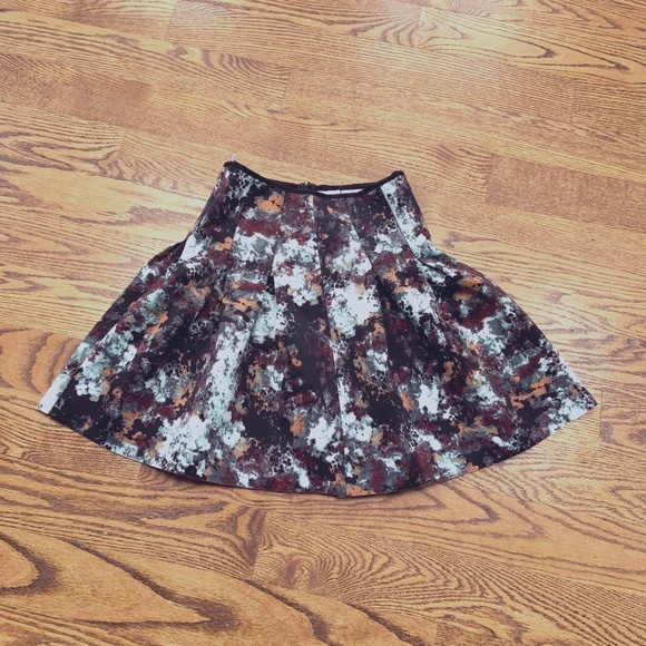 BCBG pleated mini skirt - Picture 3 of 6